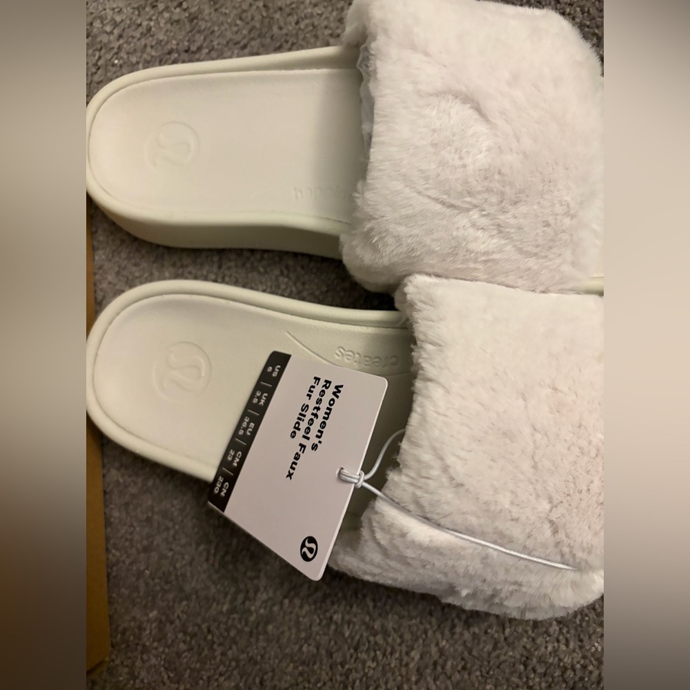 lululemon restfeel faux fur slide - NIB - Picture 3 of 12